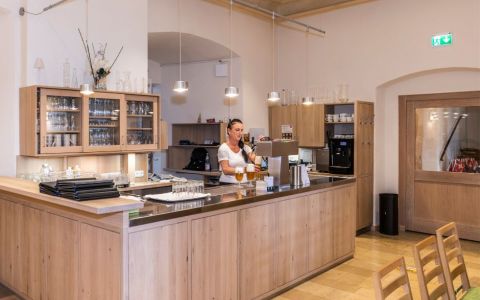 Im angenehmen Ambiente unserer Schlosschänke biete