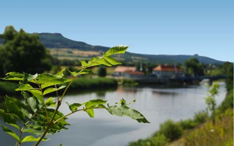 Unser Schloss liegt idyllisch im Gottesgarten am O