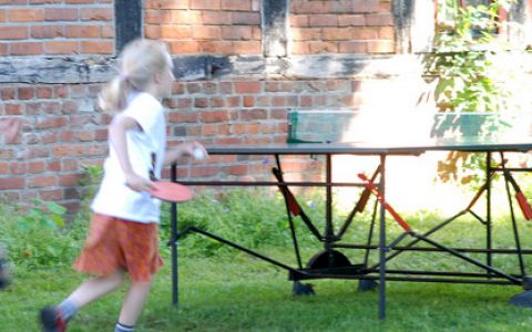Tischtennis auf dem Hof