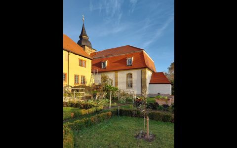 Klostergarten mit Hochbeet_klein