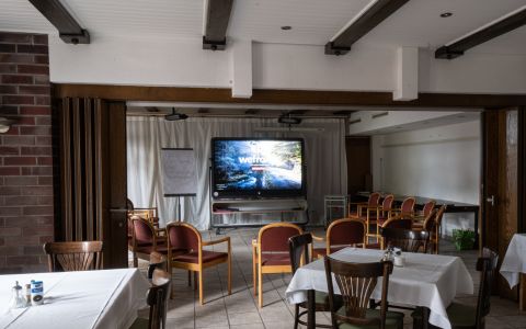 großer Saal mit neuster Tagungstechnik 