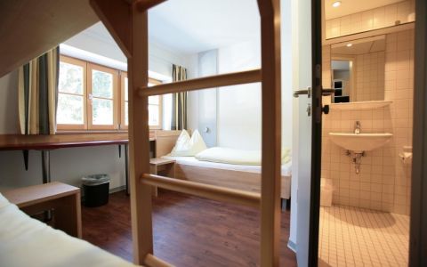 Family-Zimmer mit 1 Stockbetten und 1 Einzelbett