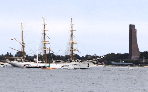 Blick vom Grundstück auf Laboe