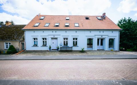 Seminarhaus Taubenblau Frontansicht