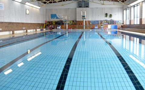 Schwimmhalle 5 x 25 m