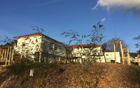 Blick auf das Haus vom Garten aus