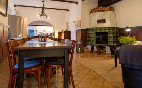 Gruppenraum 1: Kaminzimmer Essbereich