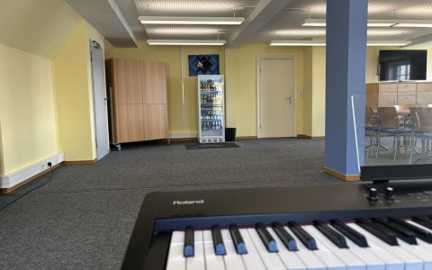 Seminarraum mit E-Piano