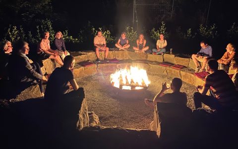 Gemütlicher Abend am Feuer