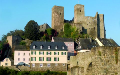 Die Alte Färberei, direkt an der Lahn gelegen.