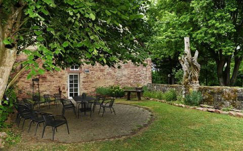 Garten_Mauer_Altbau_2