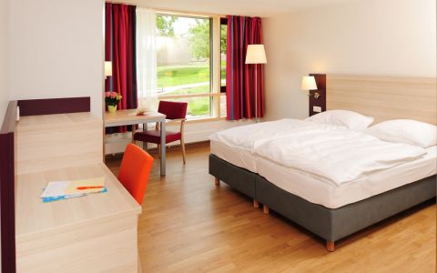 Zimmer mit Doppelbett im Haus Insel Reichenau