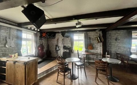 Gruppenraum mit Bühne