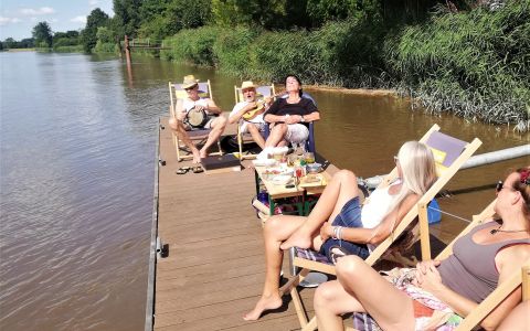 Relaxen auf dem Bootssteg