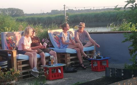 Loungeecke am Ufer