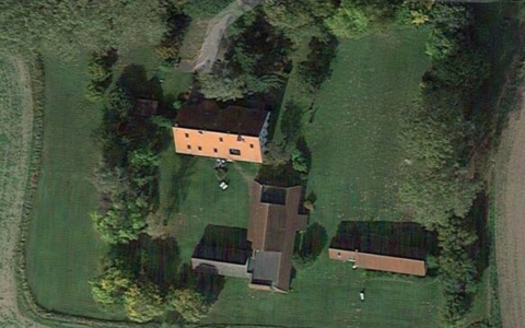 Unser Grundstück mit den drei Gebäuden von oben