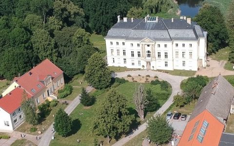 Blick von oben auf den Campus Schloss Trebnitz