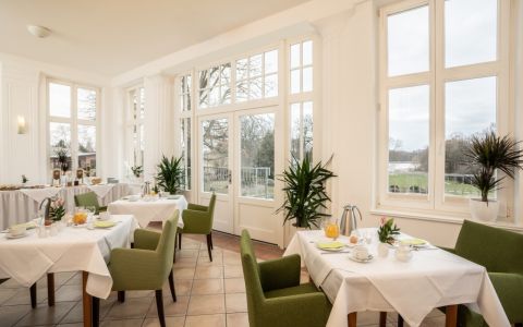 Frühstück_im_Wintergarten_Gutshaus_Gnewikow