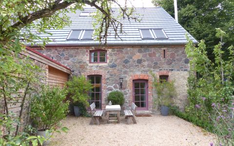 9_Leutehaus_Vorgarten