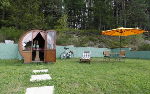 Wohnfass in der Natur