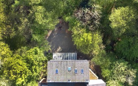 Hof mit Lagerfeuerstelle