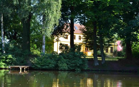 Seminarhaus vom Wasser aus