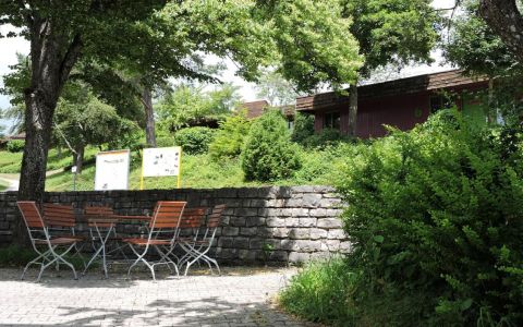 Sitzplatz vor dem Haupthaus