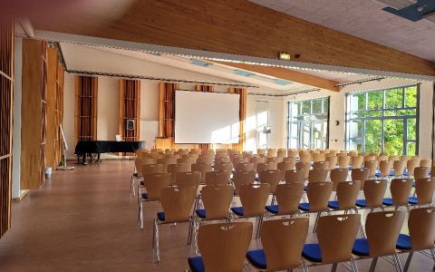 Emmy-Moll-Halle (für bis zu 200 Personen geeignet)