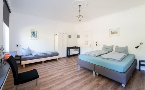 18Alte Schule Deifeld Ferienwohnung Sauerland Winterberg Deutschland schlafzimmer 1 - kopie