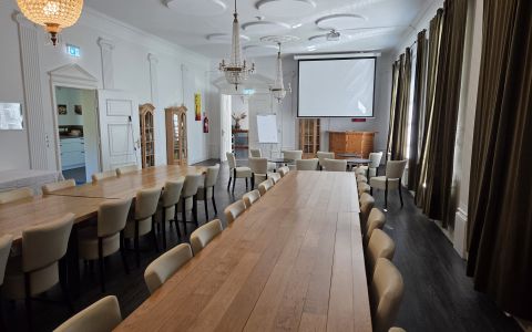 tagung saal beamer leinwand alte schule sauerland