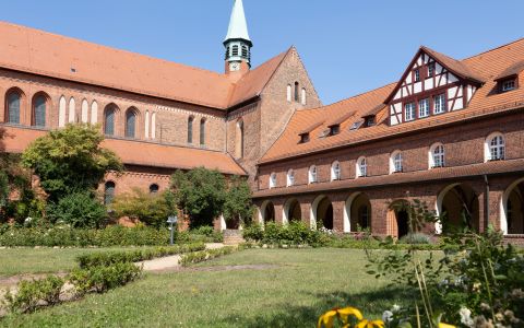 01 Innenhof Kreuzgang -klein