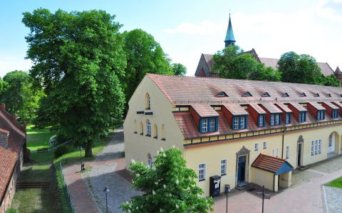 07 Elisabthhaus seitlich