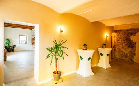 Eingangsbereich mit Blick in den Seminarraum